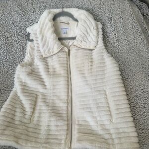 Calvin Klein Women's Cream Ribbed Faux Fur Zip Vest
